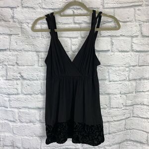 Daisy Fuentes drape front cross tank w/raised velvet border black sz small